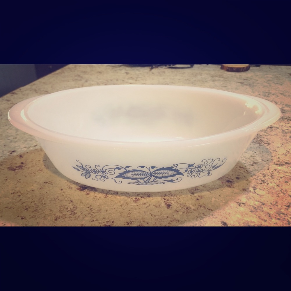 Glasbake J235 Blue Onion Oval 1qt Casserole Dish